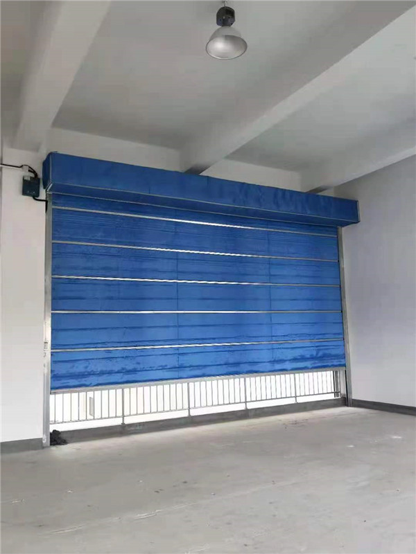 無(wú)機(jī)布防火卷簾門(mén)